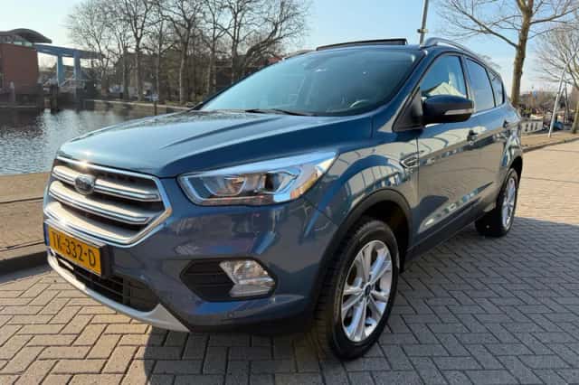Ford Kuga (2018) thumbnail 3