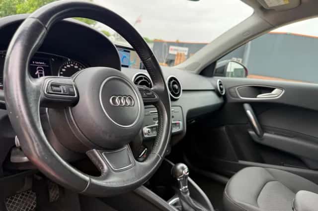 Audi A1 (2016) thumbnail 3