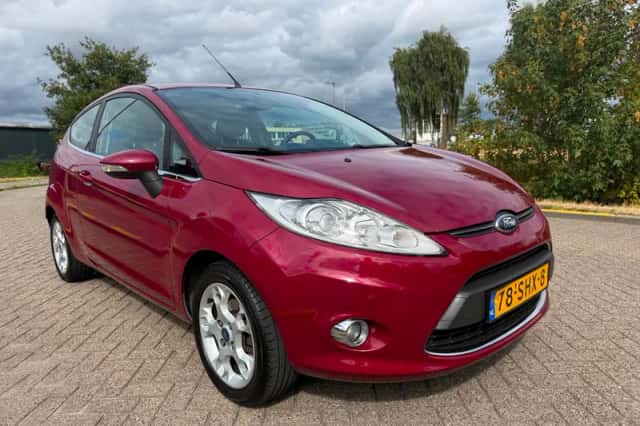 Ford Fiesta (2011) thumbnail 2