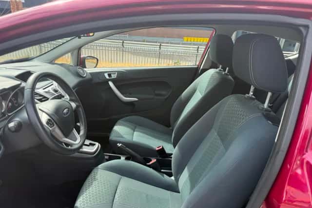 Ford Fiesta (2011) thumbnail 3