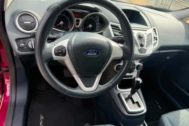 Ford Fiesta (2011) thumbnail 5