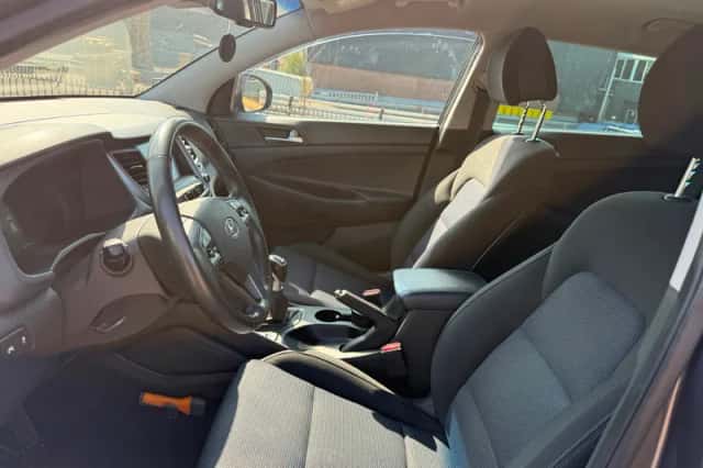 Hyundai Tucson (2016) thumbnail 3
