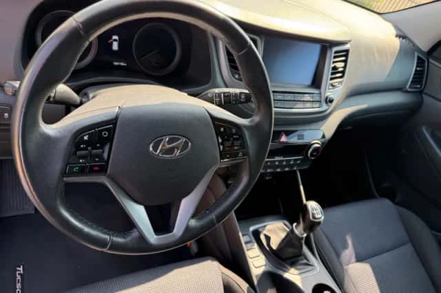 Hyundai Tucson (2016) thumbnail 5