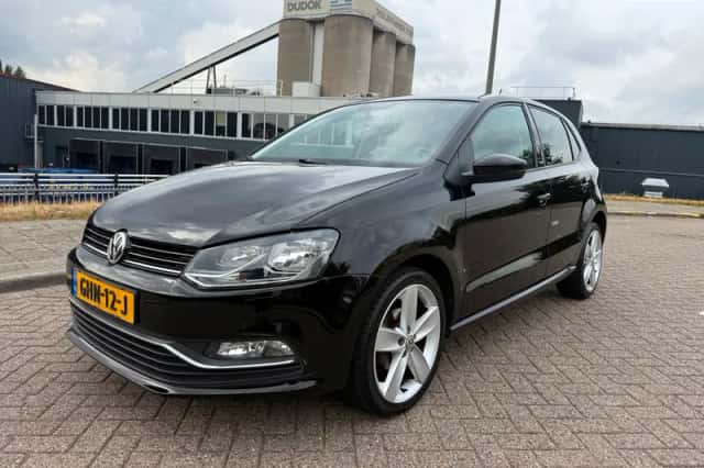 Volkswagen Polo (2016) thumbnail 1