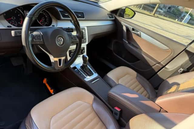 Volkswagen Passat (2011) thumbnail 4