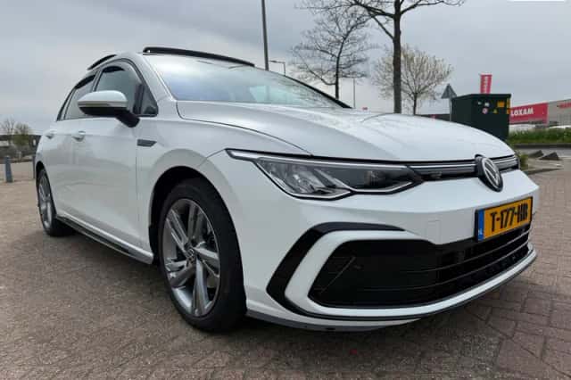 Volkswagen Golf (2023) thumbnail 1