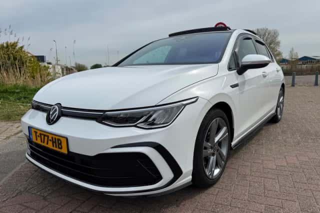 Volkswagen Golf (2023) thumbnail 2
