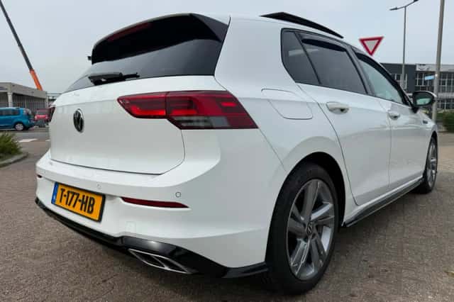 Volkswagen Golf (2023) thumbnail 4