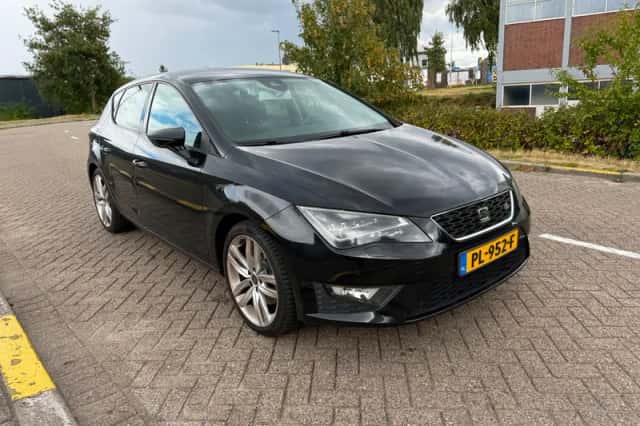 SEAT Leon (2013) thumbnail 2