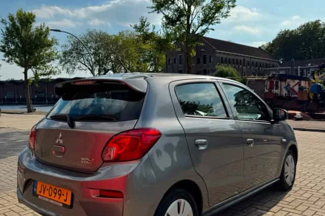 Mitsubishi Space Star (2016) thumbnail 3