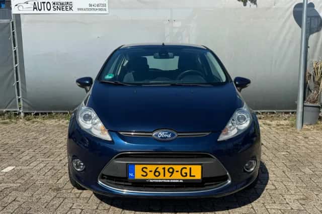 Ford Fiesta (2012) thumbnail 2
