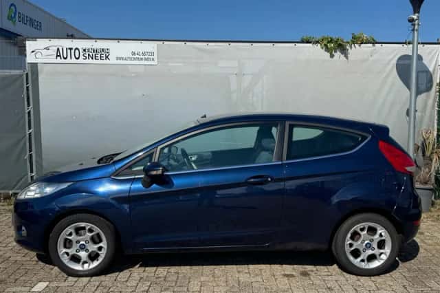 Ford Fiesta (2012) thumbnail 4
