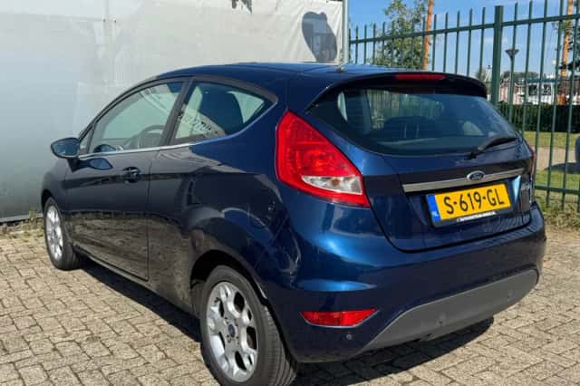 Ford Fiesta (2012) thumbnail 5