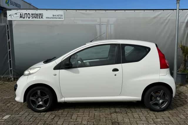 Peugeot 107 (2008) thumbnail 4