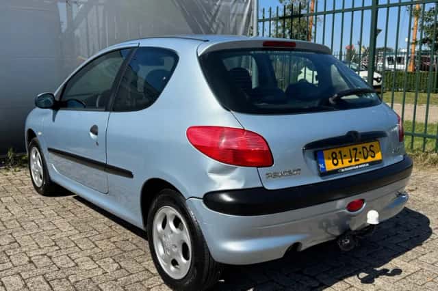 Peugeot 206 (2002) thumbnail 5
