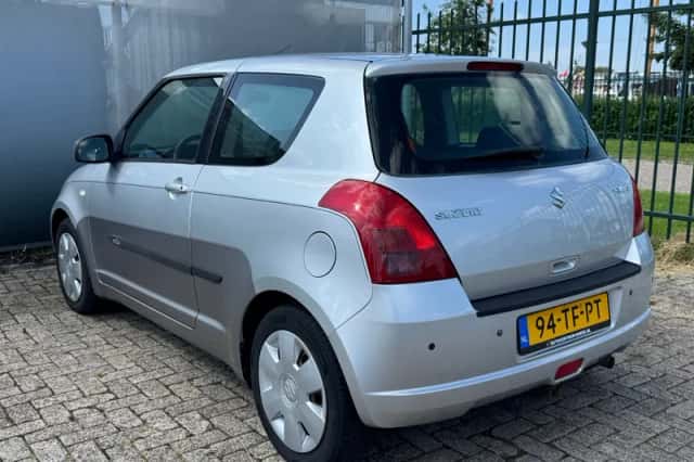 Suzuki Swift (2006) thumbnail 5