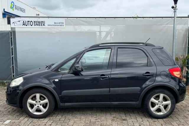 Suzuki SX4 (2008) thumbnail 4