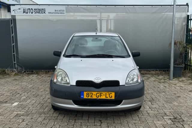 Toyota Yaris (2000) thumbnail 2