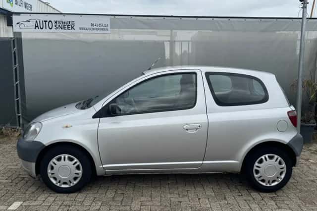 Toyota Yaris (2000) thumbnail 4