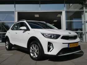 Kia Stonic (2021) thumbnail 2
