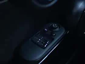 MINI Electric (2022) thumbnail 17