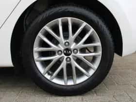Kia Rio (2017) thumbnail 9