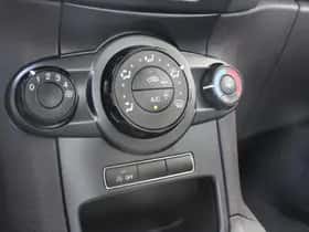 Ford Fiesta (2015) thumbnail 3