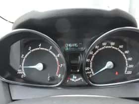 Ford Fiesta (2015) thumbnail 5