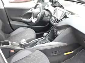 Peugeot 2008 (2018) thumbnail 12