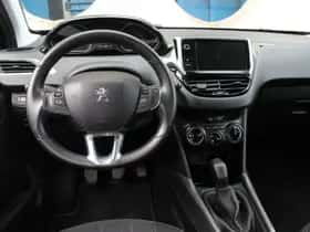 Peugeot 2008 (2018) thumbnail 5
