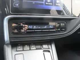 Toyota Auris (2016) thumbnail 24