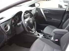Toyota Auris (2014) thumbnail 2