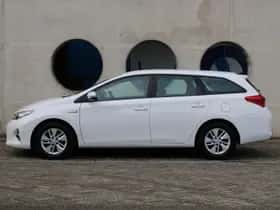 Toyota Auris (2014) thumbnail 3
