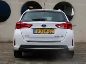 Toyota Auris (2014) thumbnail 8