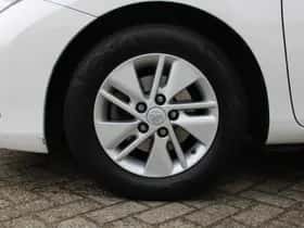 Toyota Auris (2014) thumbnail 9