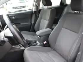 Toyota Auris (2014) thumbnail 10