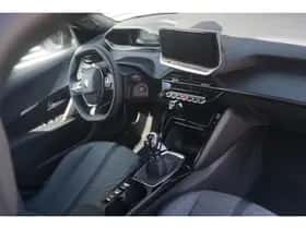 Peugeot 2008 (2024) thumbnail 8
