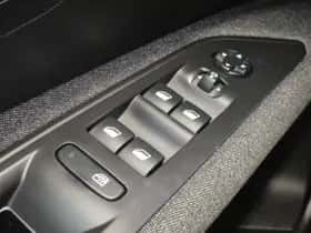 Peugeot 3008 (2020) thumbnail 12