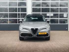 Alfa Romeo Stelvio (2018) thumbnail 2