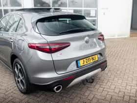 Alfa Romeo Stelvio (2018) thumbnail 28