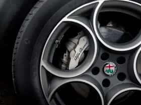 Alfa Romeo Stelvio (2018) thumbnail 5