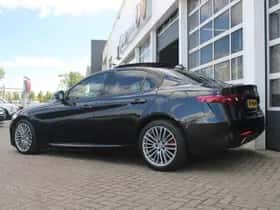 Alfa Romeo Giulia (2016) thumbnail 6