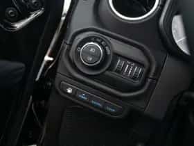 Jeep Wrangler (2025) thumbnail 22