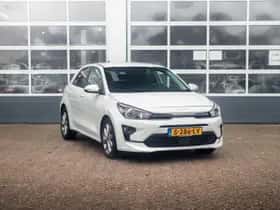 Kia Rio (2023) thumbnail 3