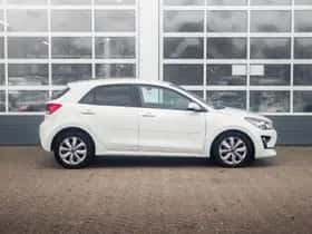 Kia Rio (2023) thumbnail 4