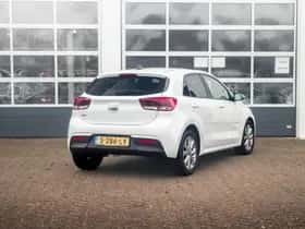 Kia Rio (2023) thumbnail 5