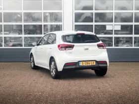 Kia Rio (2023) thumbnail 7