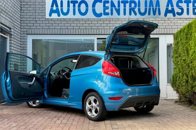 Ford Fiesta (2009) thumbnail 3
