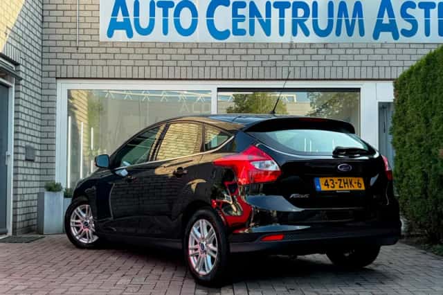 Ford Focus (2012) thumbnail 2