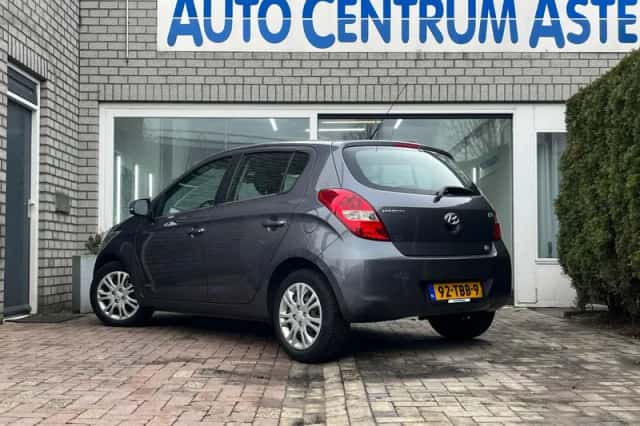 Hyundai i20 (2012) thumbnail 3